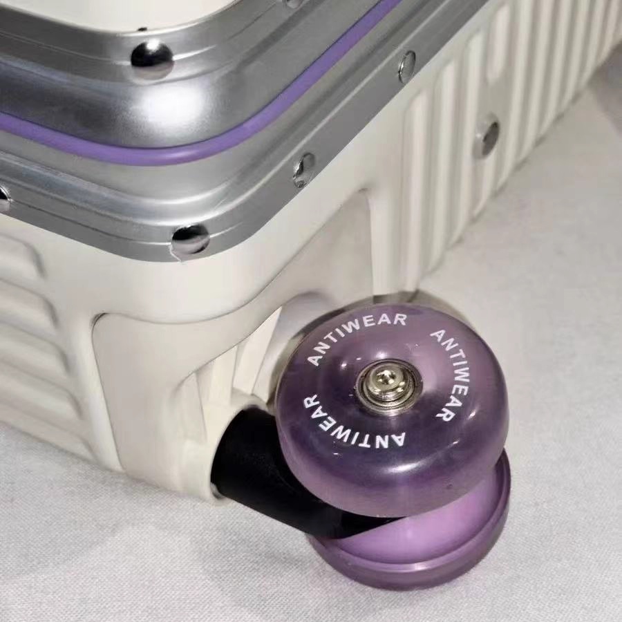 Suitcase Aluminum Frame with C - Travel Lock Tsa Approved recensione e prezzo