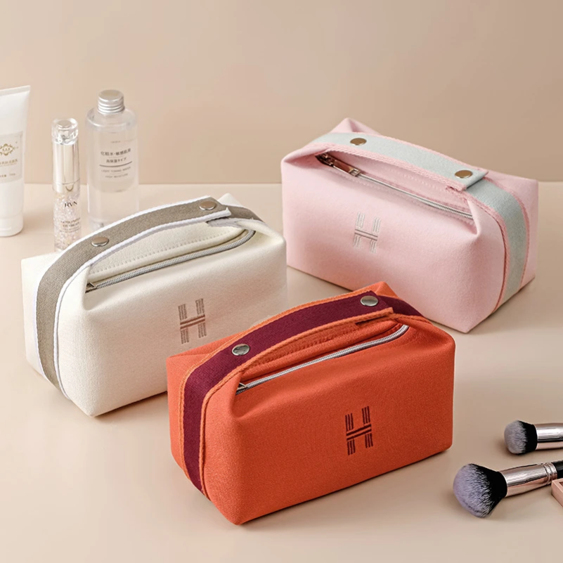 Minimalist Waterproof Toiletry - Travel Accessories For Japan recensione e prezzo