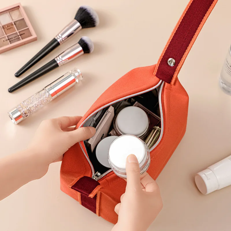 Minimalist Waterproof Toiletry - Travel Accessories For Japan recensione e prezzo