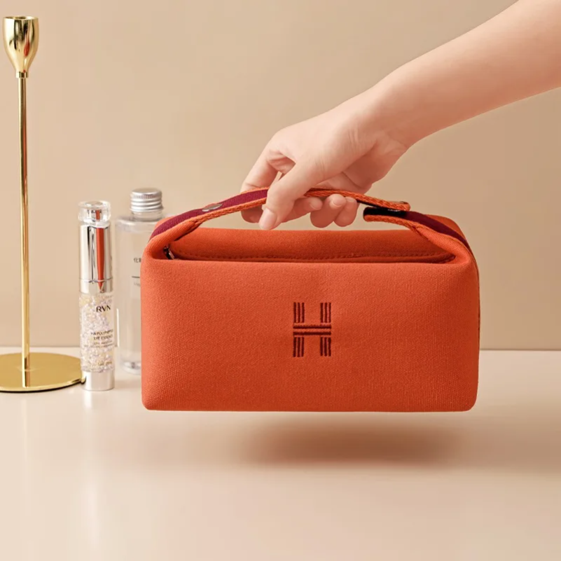 Minimalist Waterproof Toiletry - Travel Accessories For Japan recensione e prezzo