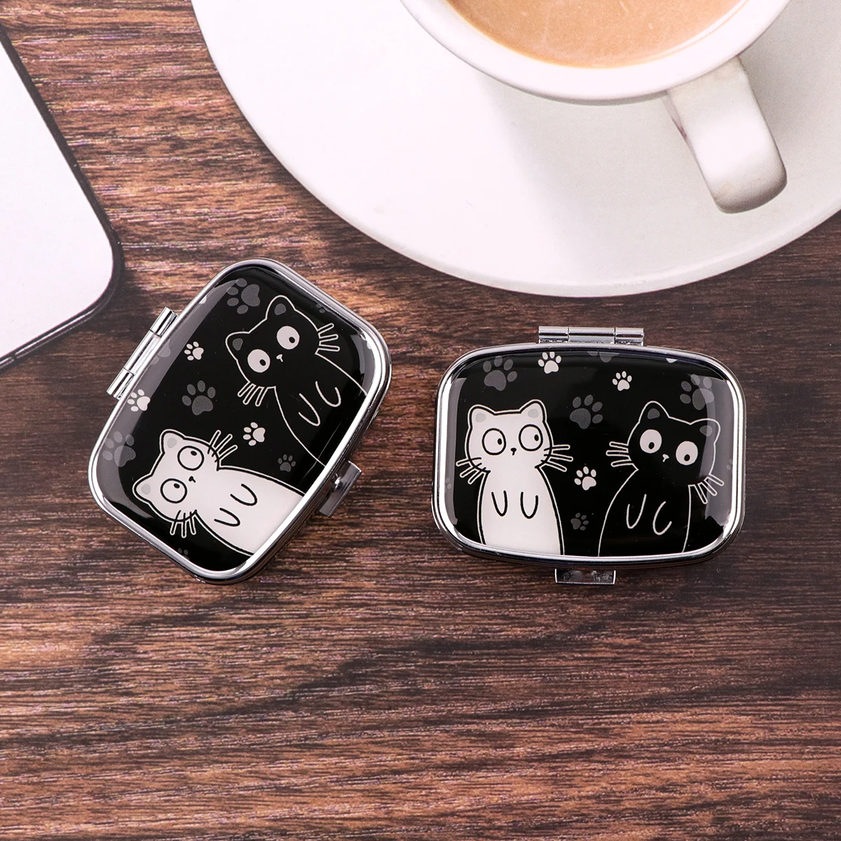 Cartoon Black And White Cat Tr - Travel Accessories For Japan recensione e prezzo