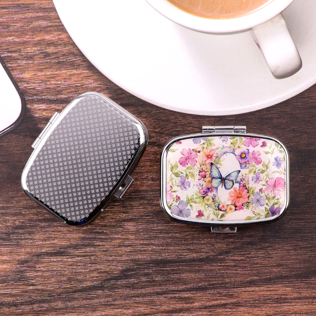 English Letter Pill Boxes Flow - Travel Accessories For Japan recensione e prezzo